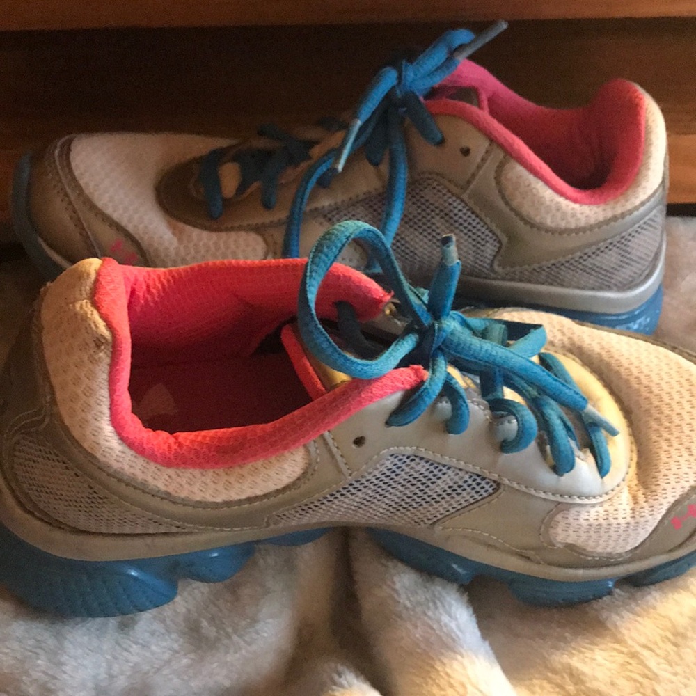 Under armor girls size 2.5 blue and pink and gray
